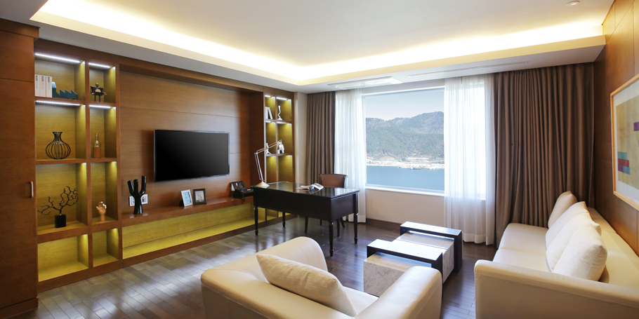 New Royal Suite Room View2